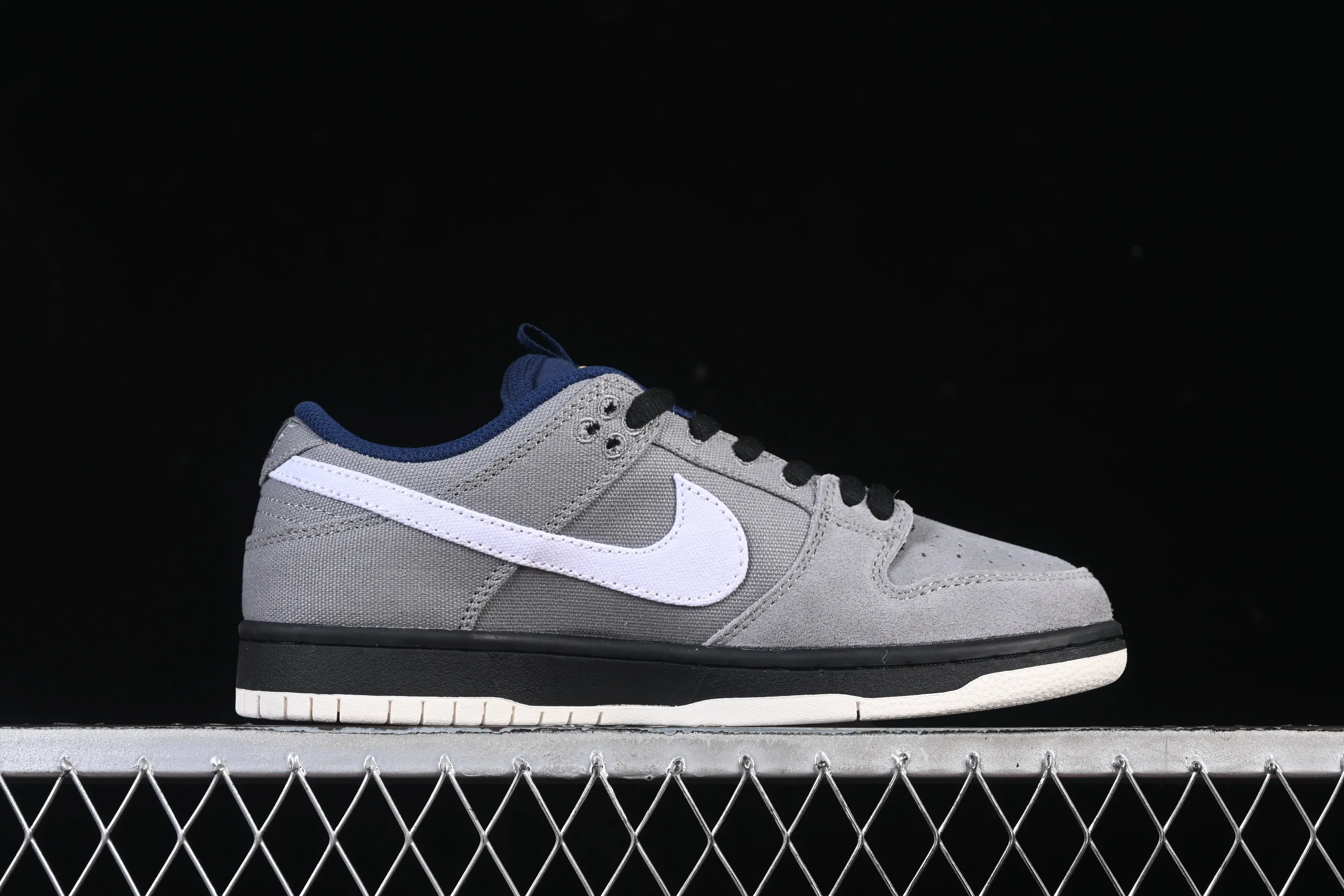 All categories Nk SB Dunk series Nk SB Dunk Low low-top sneakers Nike SB Dunk Low canvas splicing SB low-top casual sneakers DX6775-400